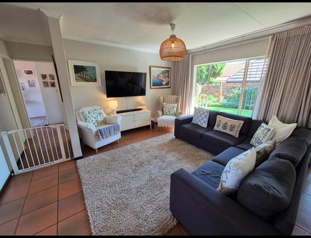 2 BEDROOM TOWNHOUSE FOR SALE IN PIERRE VAN RYNEVELD
